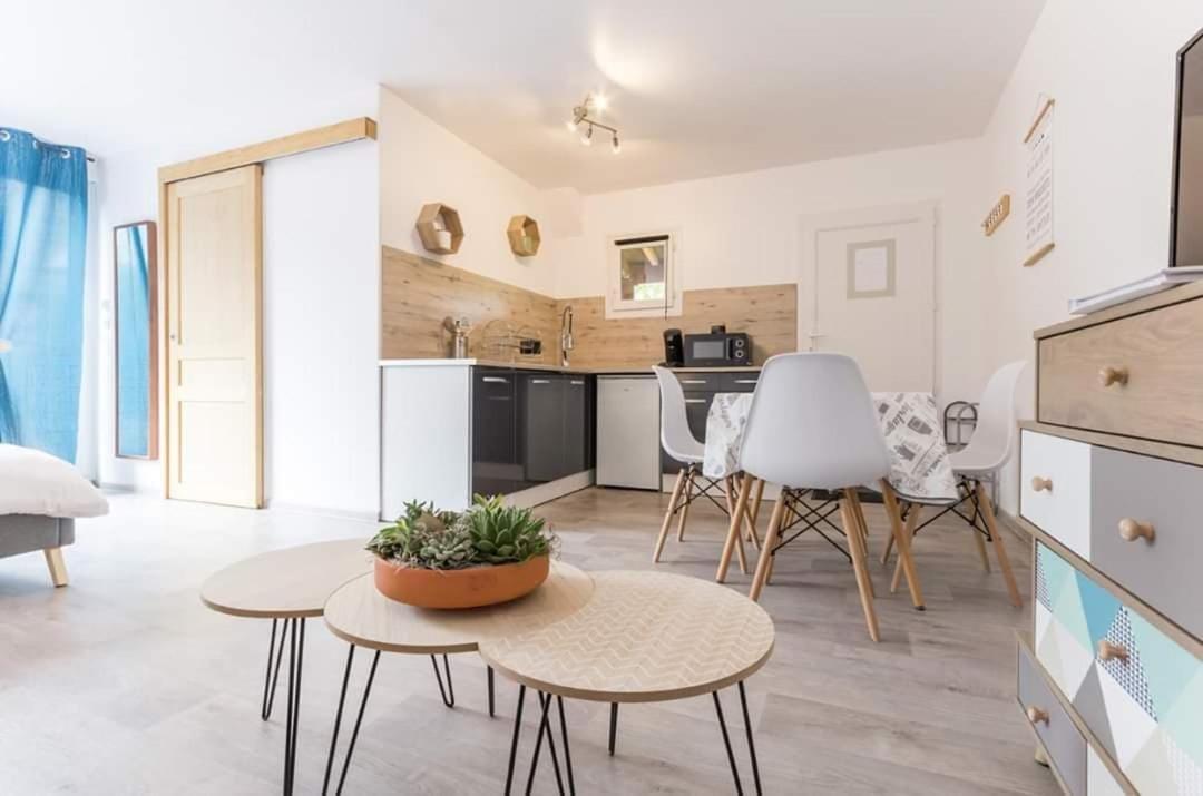 Le Du Pressoir Apartment Gisay